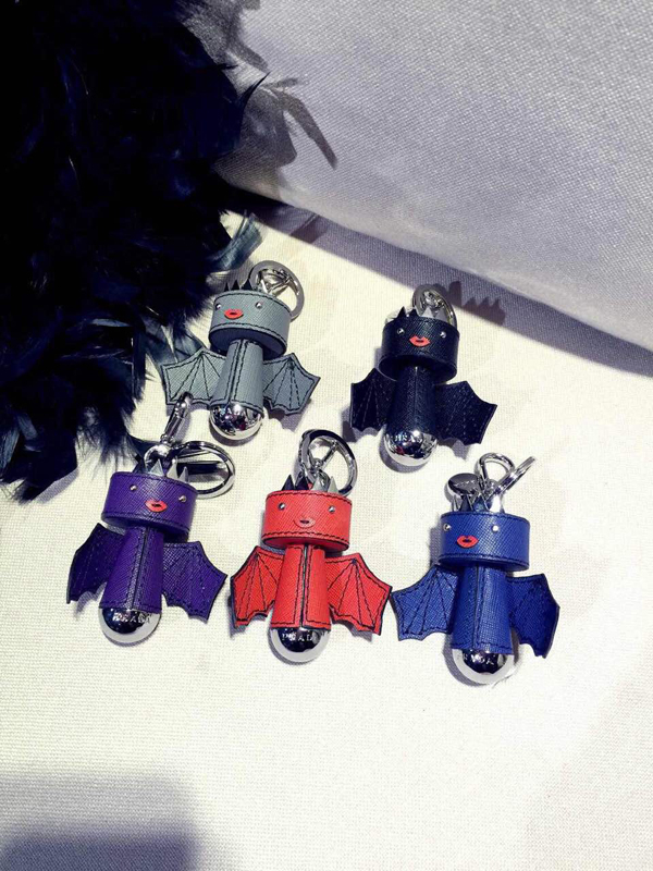 大人気！Prada プラダ コピー新作チャーム付きキーリング/1AP729