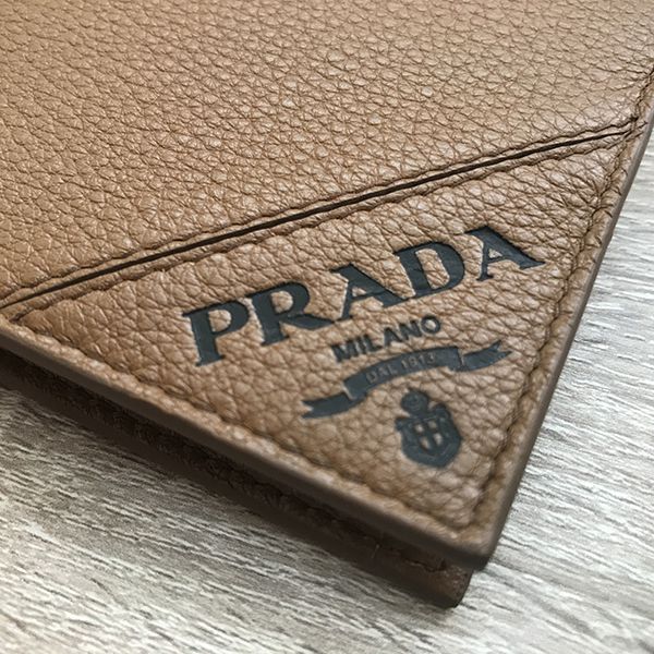 プラダ 財布 コピー☆カーフグレインレザー折りたたみ財布☆2MO003