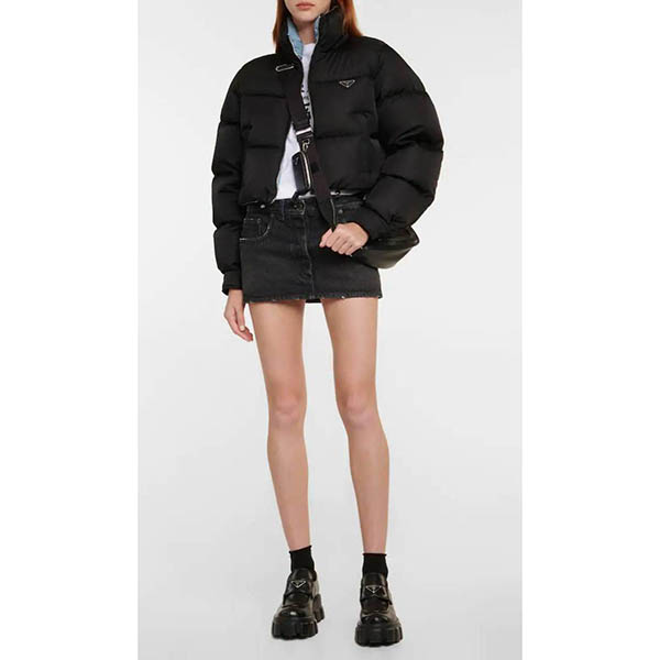 プラダ クロップド ダウン 偽物 Re-Nylon ジャケット 大人気！注目度抜群！
