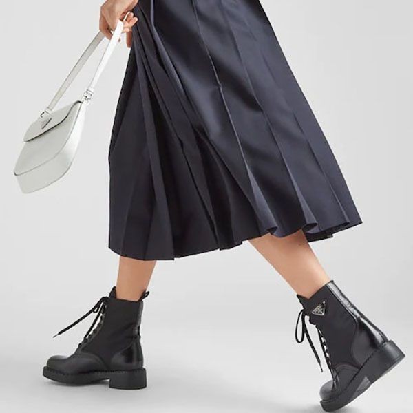 プラダ ブラッシュドレザー＆Re Nylon ブーツ 1T782M_3LF7