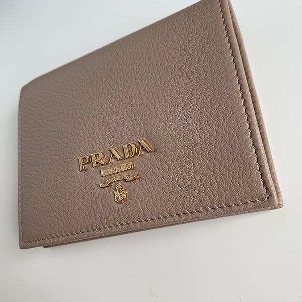 《プラダ 財布 偽物》選べるお色VITELLO GRAIN コンパクト財布1MV204
