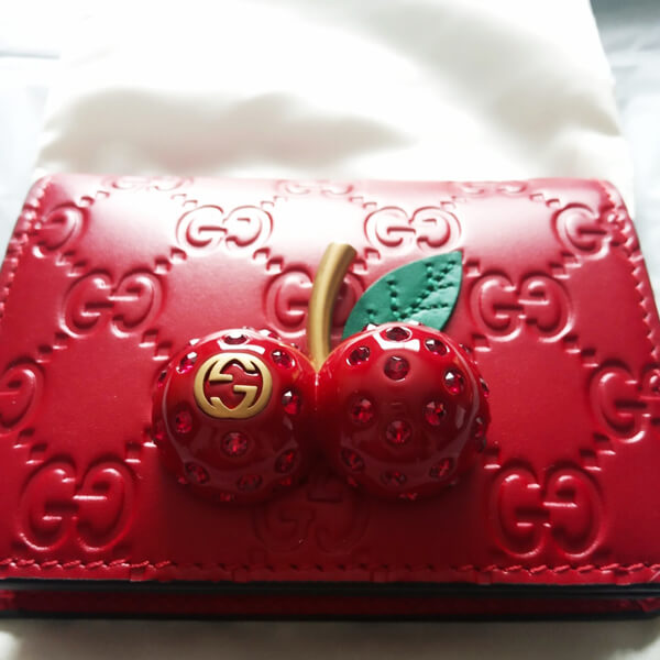グッチ さくらんぼ 偽物 グッチ チェリー柄  財布 コピー シグネチャー チェリーミニ財布