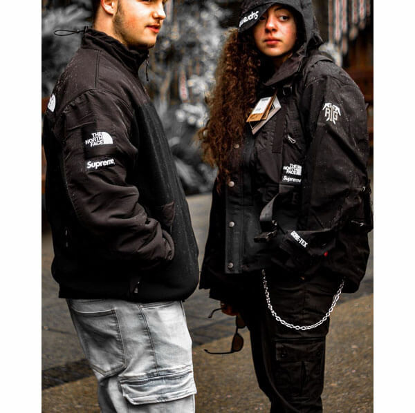 ★シュプリーム 偽物 Supreme RTG 偽物 TNF ★ SS 22 ★ RTG Fleece Jacket ★ Black 意外性抜群のコラボモデル 服