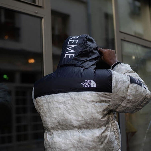 ペーパーヌプシ 偽物 シュプリーム ノースフェイス 偽物 The North Face Paper Print Nuptse Jacket 紙ヌプシ 欲しい超限定
