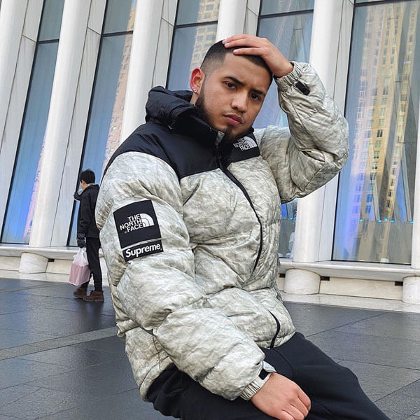 ペーパーヌプシ 偽物 シュプリーム ノースフェイス 偽物 The North Face Paper Print Nuptse Jacket 紙ヌプシ 欲しい超限定