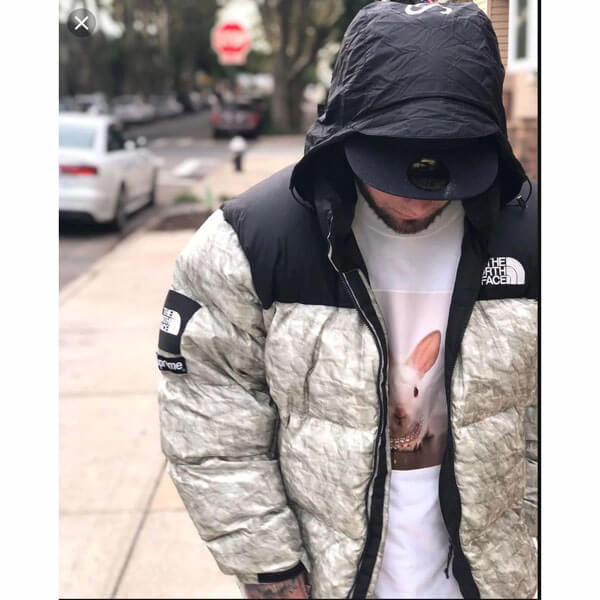 ペーパーヌプシ 偽物 シュプリーム ノースフェイス 偽物 The North Face Paper Print Nuptse Jacket 紙ヌプシ 欲しい超限定