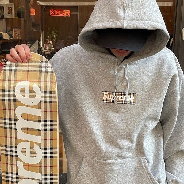 最強コラボ シュプリーム  バーバリー 偽物 ボックスロゴフーディ スーパーコピー