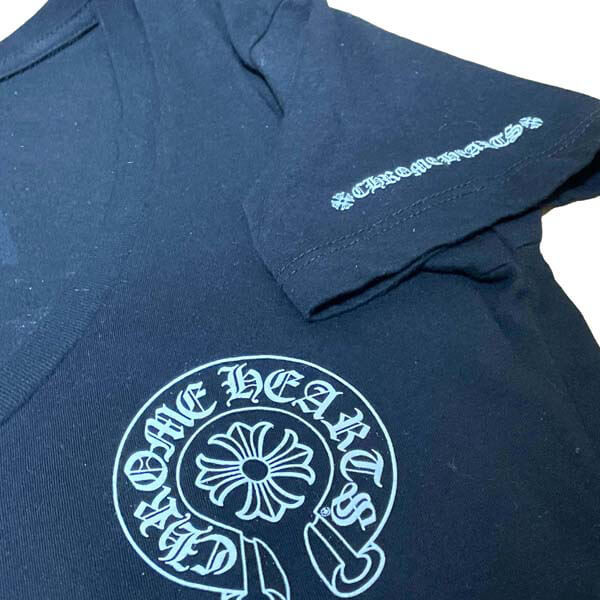 【クロムハーツ Tシャツ 偽物】Vネック シャツ レディース ホースシュー S M