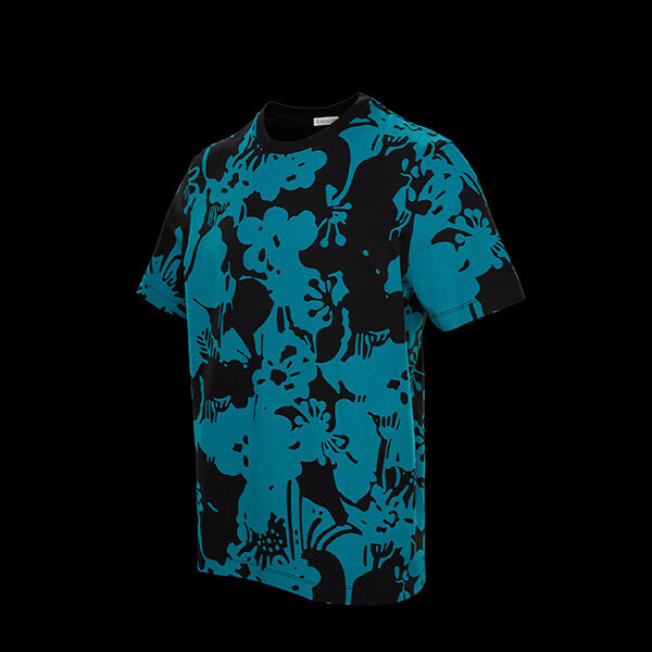 モンクレール Tシャツ 偽物 21SS*日本未入荷*花柄 ロゴ入り Tシャツ 0918C7D000829M0970