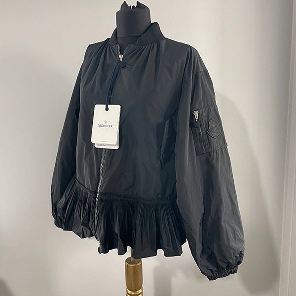 モンクレール 新作 偽物 ダウン 限定/関税込 モンクレール Mirac Bomber black4416324 限定