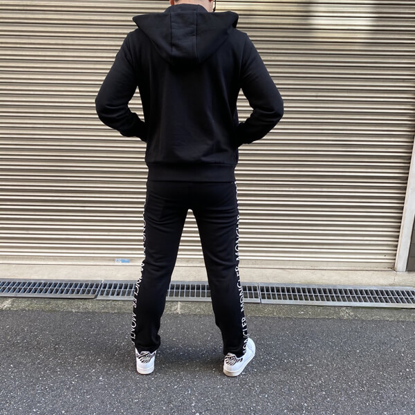 モンクレール パンツ 偽物 ロゴがオシャレなカジュアルパンツ 0918H72600V8183999 1年中使える.
