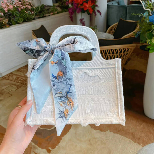 *新作*ディオールブックトート コピー BOOK TOTE MINI ミニサイズ★入手困難!!