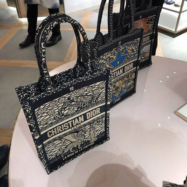 【ディオール】Mini Vertical ブックトート 激安 在庫確保済み！超レア品！