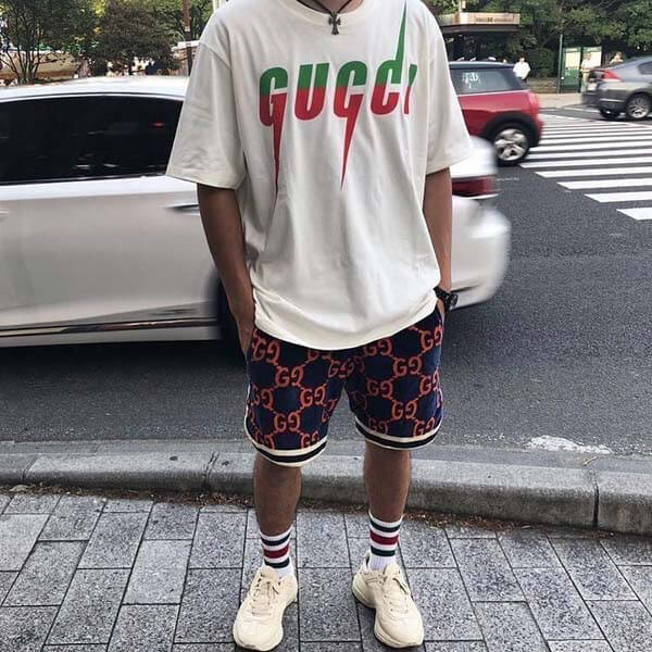 累積売上総額第１位 グッチ パロディ tシャツ★20春夏 T-SHIRT W/ BLADE