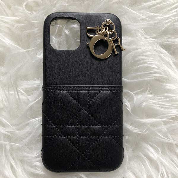 ディオール スマホケース 偽物【入手困難】Lady ディオール iPhone 12 / 13 Pro用 スマホケース