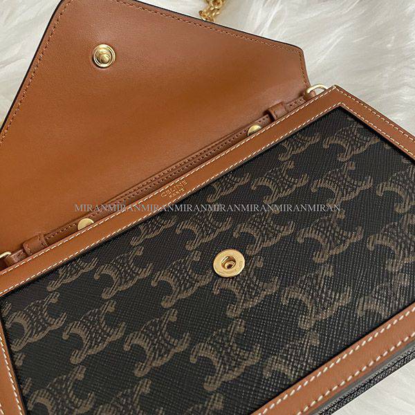 【セリーヌ コピー】 TRIOMPHE CANVAS WALLET チェーンウォレット21/22AW新作