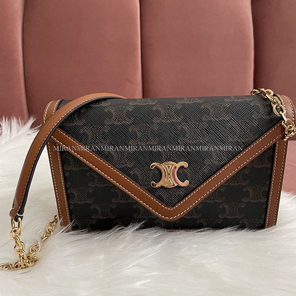 【セリーヌ コピー】 TRIOMPHE CANVAS WALLET チェーンウォレット21/22AW新作