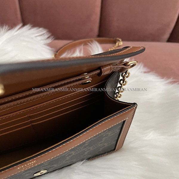 【セリーヌ コピー】 TRIOMPHE CANVAS WALLET チェーンウォレット21/22AW新作