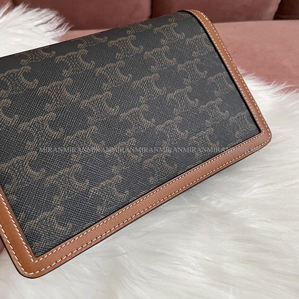 【セリーヌ コピー】 TRIOMPHE CANVAS WALLET チェーンウォレット21/22AW新作