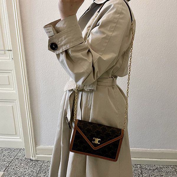 【セリーヌ コピー】 TRIOMPHE CANVAS WALLET チェーンウォレット21/22AW新作