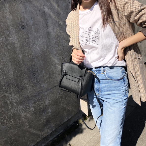 セリーヌ ベルト 偽物 ナノ ベルト バッグ 春夏 2WAYタイプ​ 日本や世界のセレブたちも愛用している