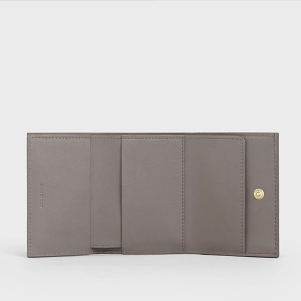 セリーヌ 財布 偽物 折りたたみコンパクト財布 グレインドカーフスキン 10E603BEL.25VP