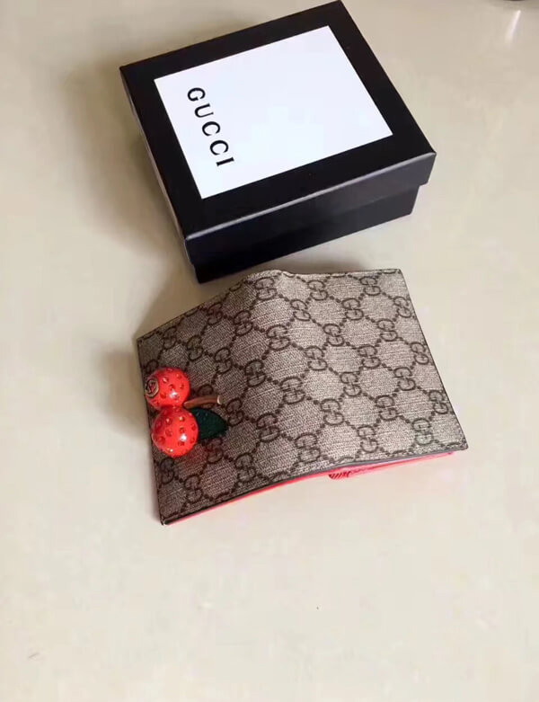 グッチ さくらんぼ 偽物 グッチ いちご 財布 コピー かわいいチェリー！グッチ さくらんぼ コピー GGスプリーム/折りたたみ財布476050 K9GXT 8694