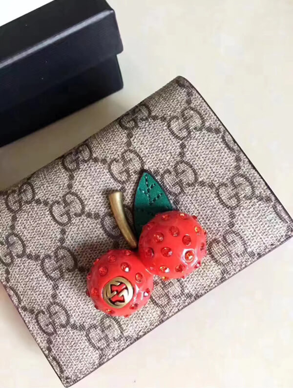 グッチ さくらんぼ 偽物 グッチ いちご 財布 コピー かわいいチェリー！グッチ さくらんぼ コピー GGスプリーム/折りたたみ財布476050 K9GXT 8694