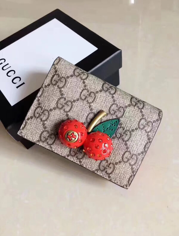 グッチ さくらんぼ 偽物 グッチ いちご 財布 コピー かわいいチェリー！グッチ さくらんぼ コピー GGスプリーム/折りたたみ財布476050 K9GXT 8694