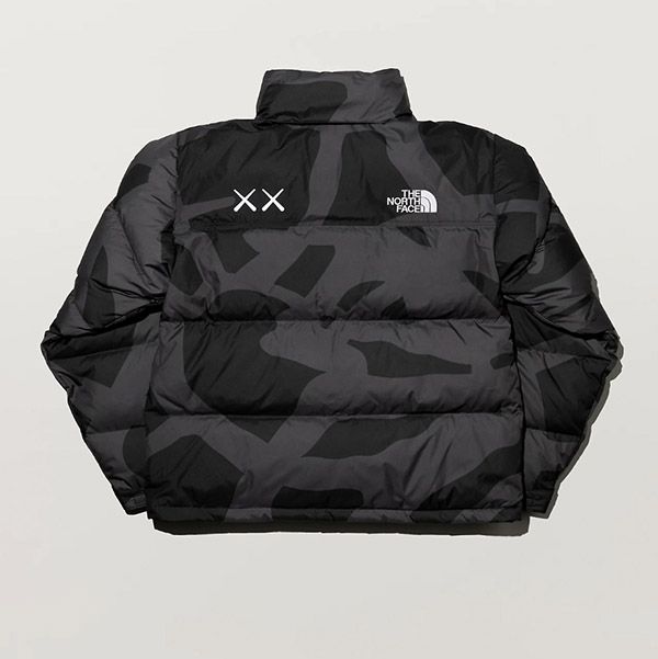 ザノースフェイス カウズ 偽物 ★KAWS x The North Face★送関込★話題のコラボジャケット君臨