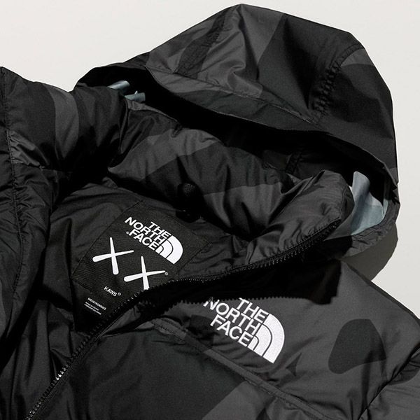ザノースフェイス カウズ 偽物 ★KAWS x The North Face★送関込★話題のコラボジャケット君臨