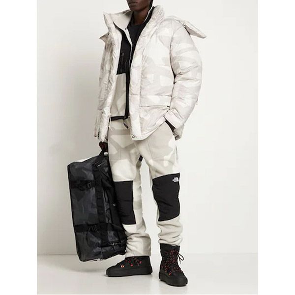 カウズ ノースフェイス 偽物 THE NORTH FACE ×KAWS コラボ☆ RETRO 1994 HIMALAYAN パーカー