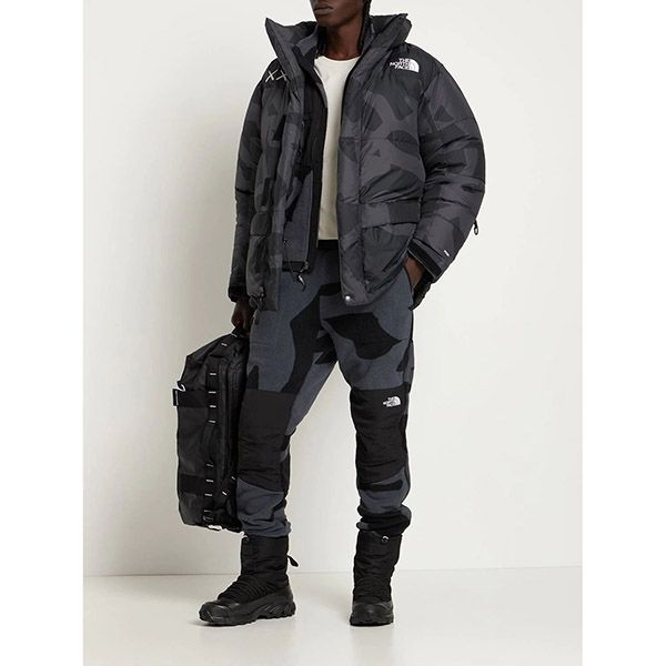 カウズ ノースフェイス 偽物 THE NORTH FACE ×KAWS コラボ☆ RETRO 1994 HIMALAYAN パーカー