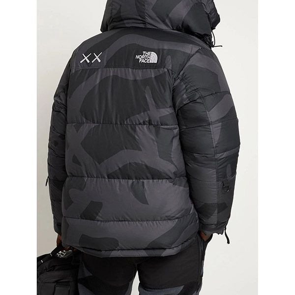 カウズ ノースフェイス 偽物 THE NORTH FACE ×KAWS コラボ☆ RETRO 1994 HIMALAYAN パーカー