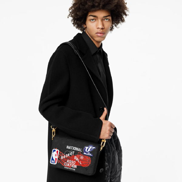 21FW ルイヴィトン ショルダーバッグ 偽物 LV×NBA限定コラボ★ステュディオメッセンジャー★