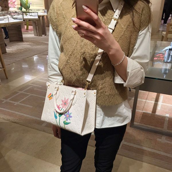 完売前に新作を先取り！◆草間彌生ルイヴィトン LV × YK オンザゴー PM 偽物 トートバッグ M21732