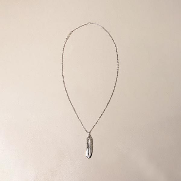 ambush ライターネックレス 偽物 フェザーチャームのネックレス 刻印ブランドロゴ BMOB052S21MET001