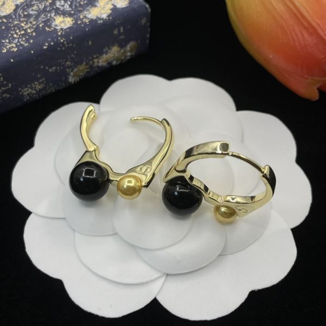 ディオール コピー イヤリング ロゴ 今季はファション感漂う DIOR