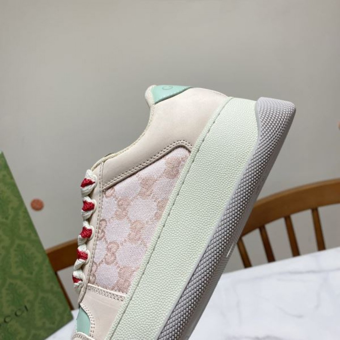 海外大人気アイテム GUCCI スーパーコピー カジュアルシューズ 世界中で人気