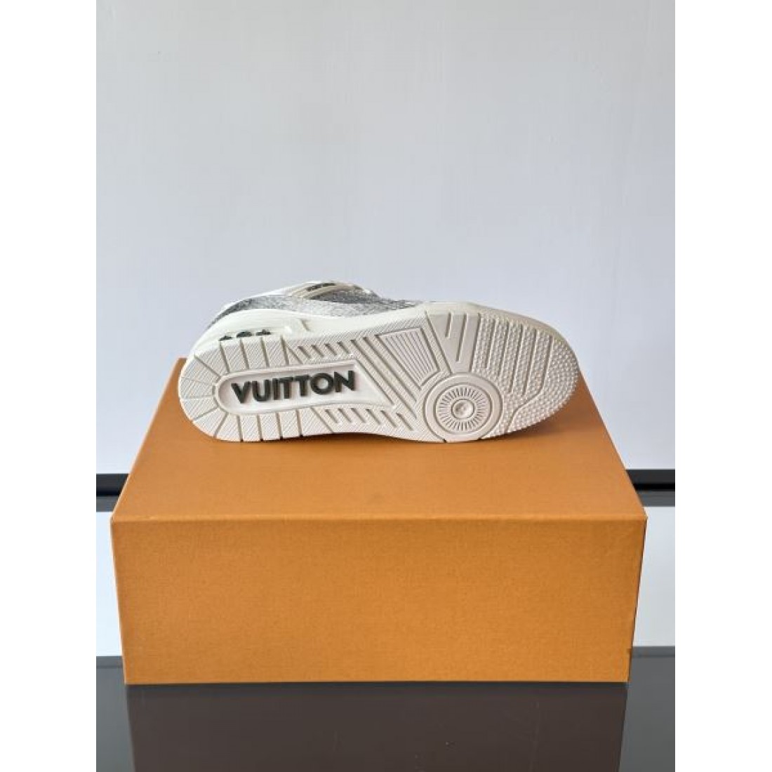 プレミアム感満載 LOUIS VUITTON スーパーコピー カジュアルシューズ 数量限定発売