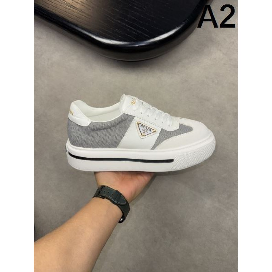 累積売上総額第１位 PRADA スーパーコピー カジュアルシューズ スタイリッシュな逸品