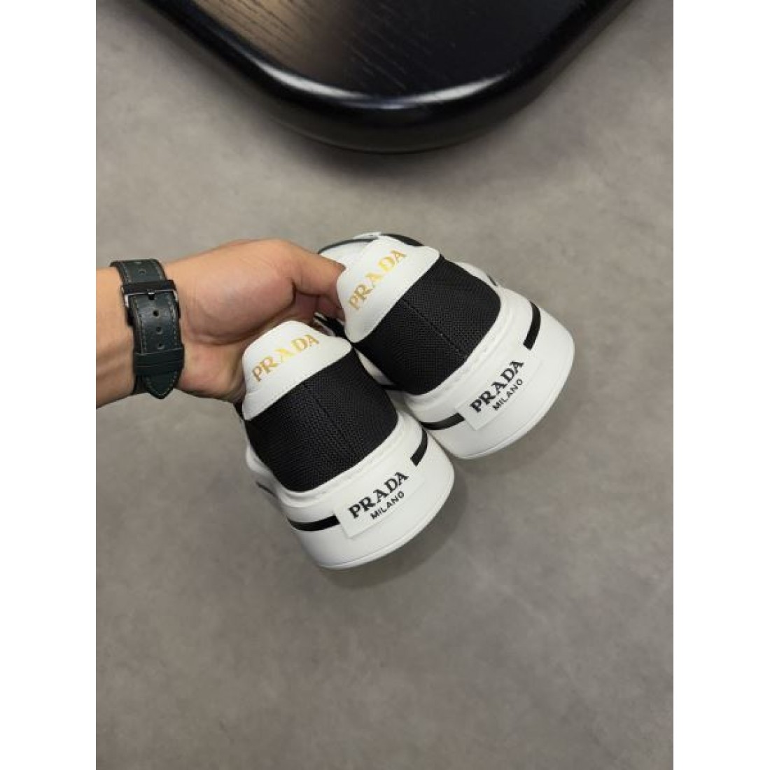 累積売上総額第１位 PRADA スーパーコピー カジュアルシューズ スタイリッシュな逸品