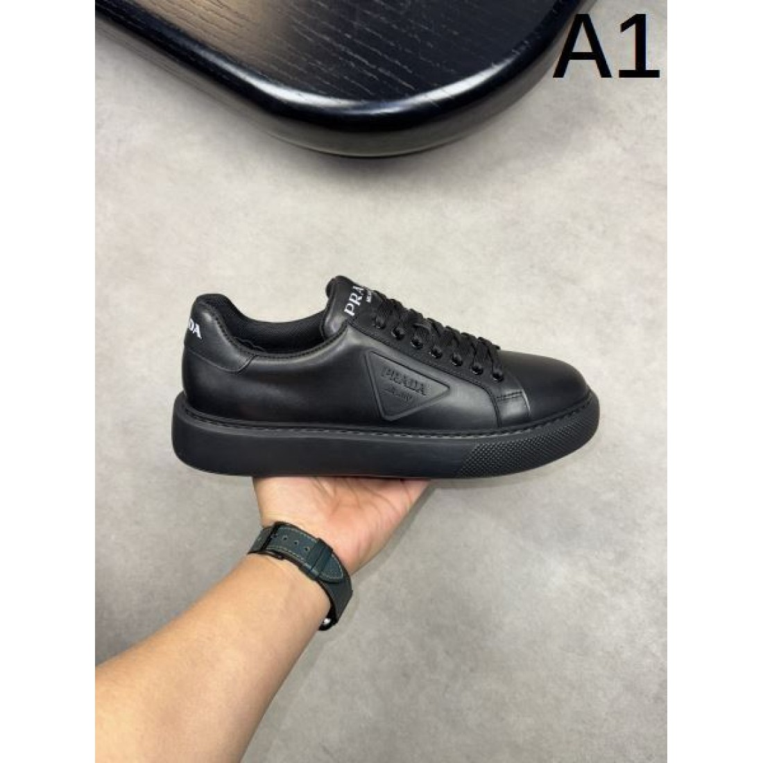 絶妙なデザイン PRADA スーパーコピー カジュアルシューズ リピート率高め