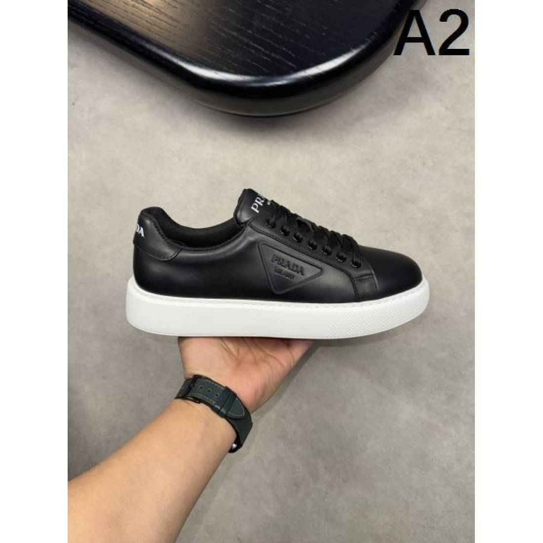 絶妙なデザイン PRADA スーパーコピー カジュアルシューズ リピート率高め