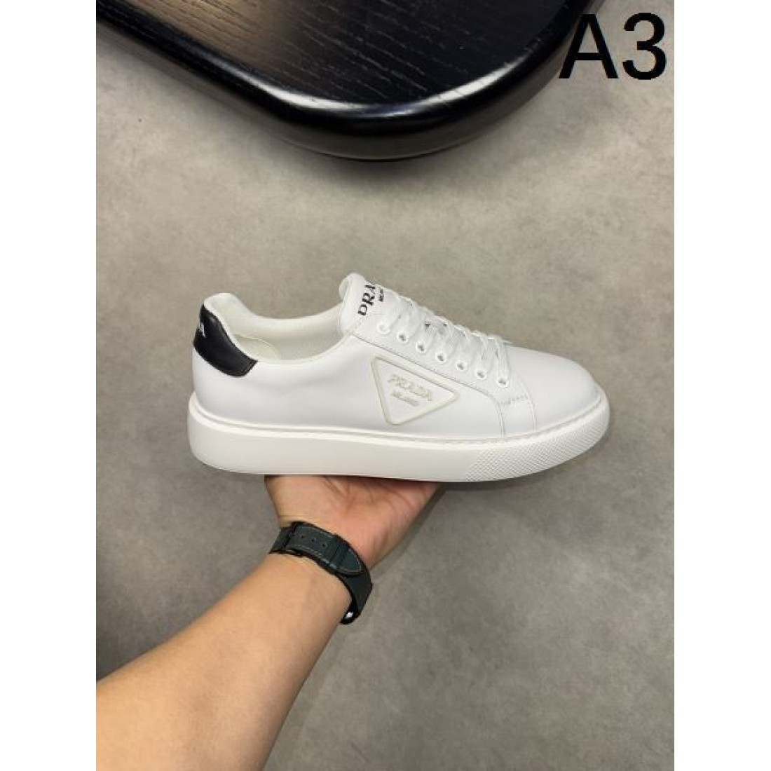 絶妙なデザイン PRADA スーパーコピー カジュアルシューズ リピート率高め