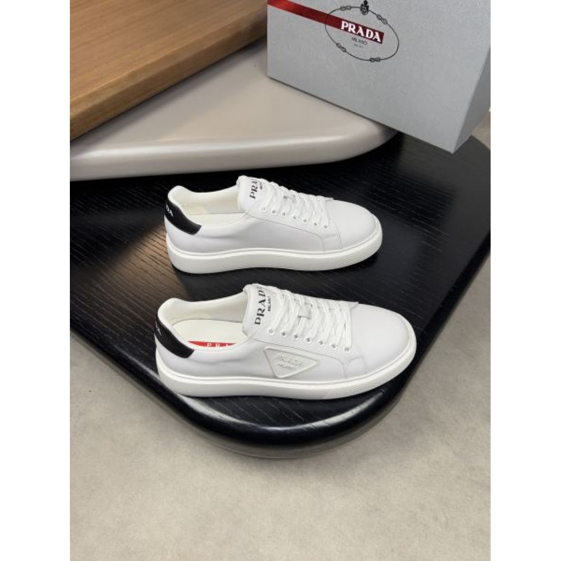 絶妙なデザイン PRADA スーパーコピー カジュアルシューズ リピート率高め