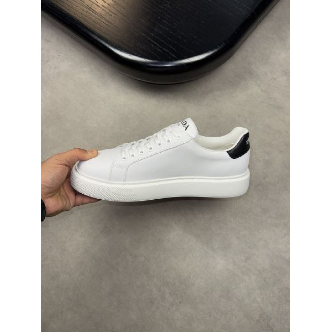 絶妙なデザイン PRADA スーパーコピー カジュアルシューズ リピート率高め