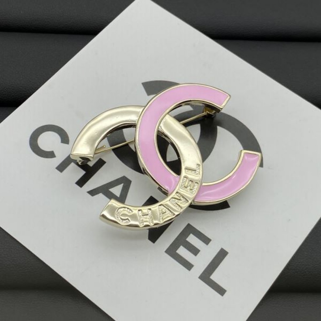 CHANEL コピー ブローチ ロゴ 品の良い優秀さコレクション シャネル