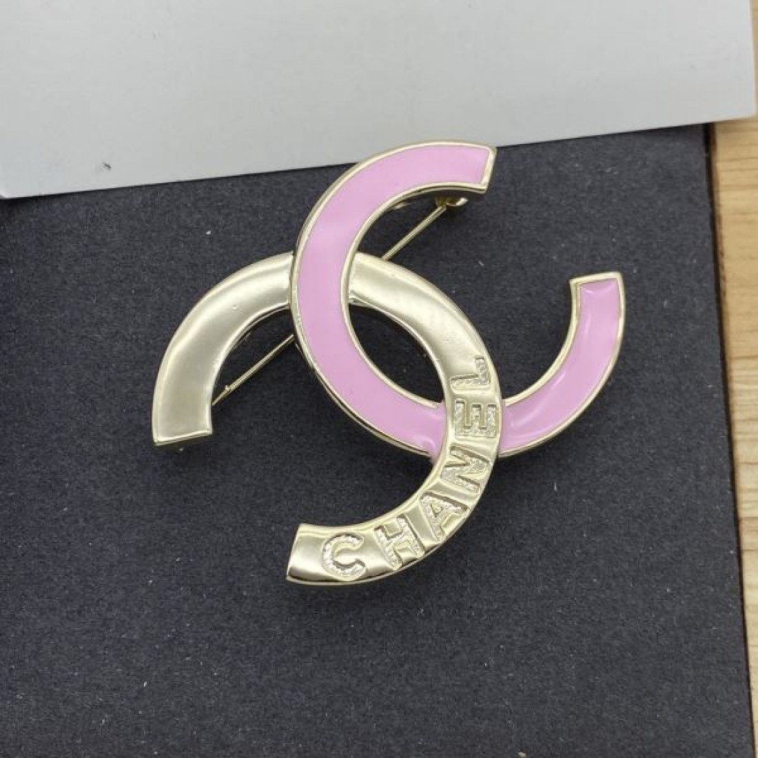 CHANEL コピー ブローチ ロゴ 品の良い優秀さコレクション シャネル