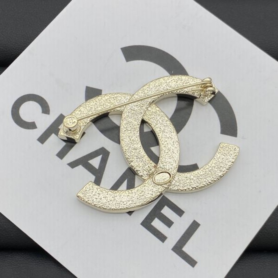 CHANEL コピー ブローチ ロゴ 品の良い優秀さコレクション シャネル